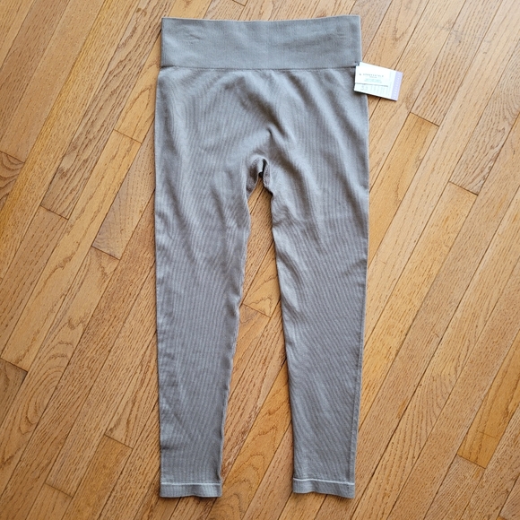 Aeropostale Seamless Ribbed Legging Neutral Monochrome NWT Size L - Picture 6 of 12